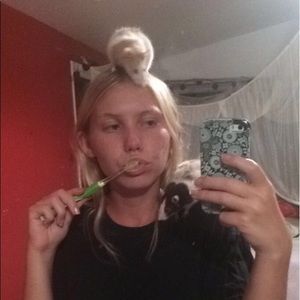 Meet your Posher, Mia